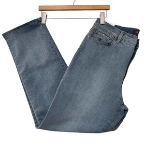 Gloria Vanderbilt Amanda Slimming Jeans Tapered Leg Size 14 NWT
